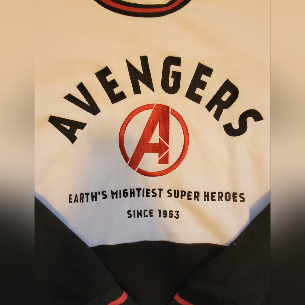 $10 off $60 ⭐️  Avenger Sweatshirt Sz large Mightest Heroes Since 1963 Marvel